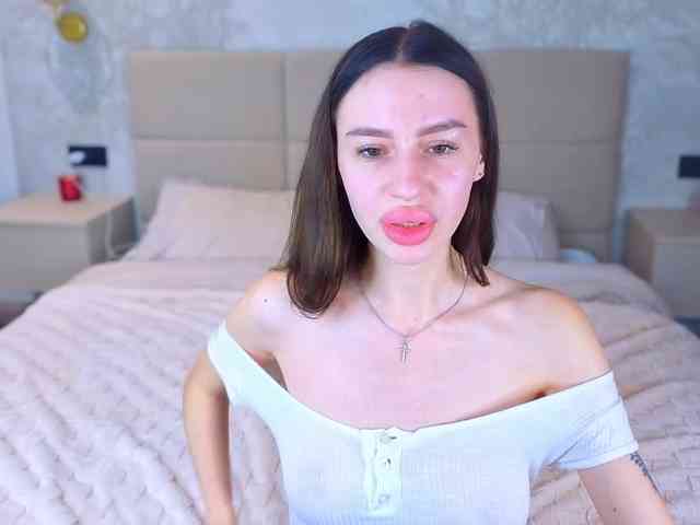 SnowWhiteee webcam