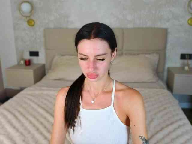 SnowWhiteee webcam