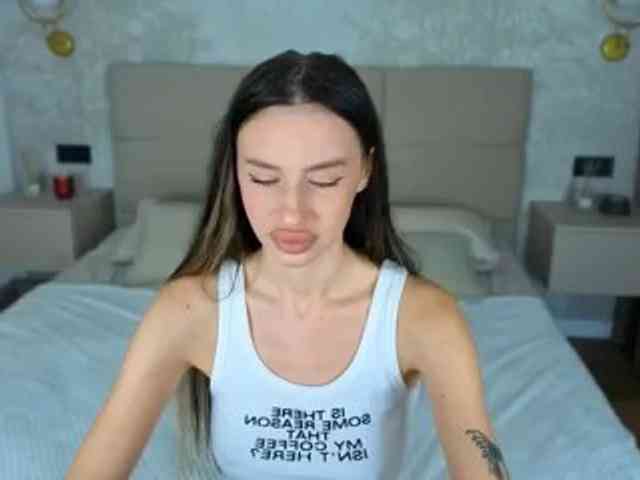 SnowWhiteee webcam