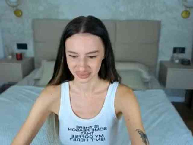 SnowWhiteee webcam