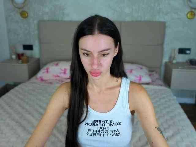SnowWhiteee webcam