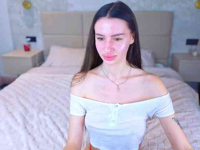 SnowWhiteee webcam