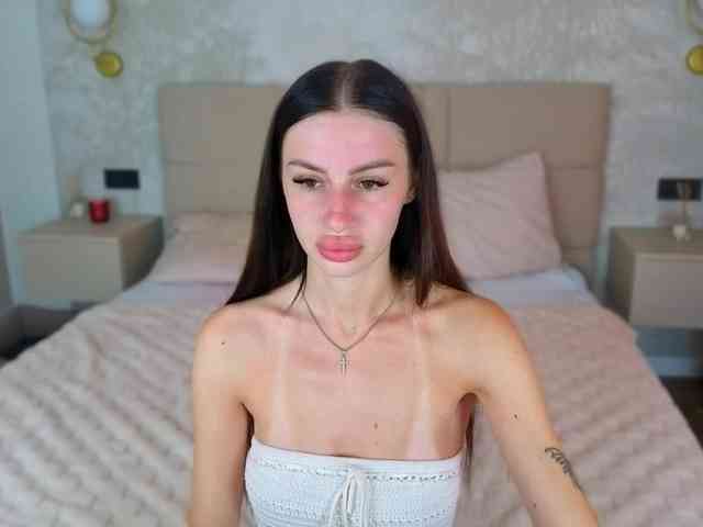 SnowWhiteee webcam