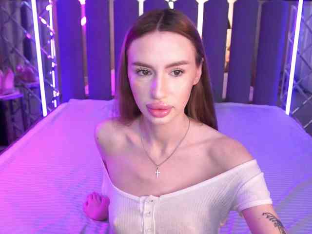SnowWhiteee webcam