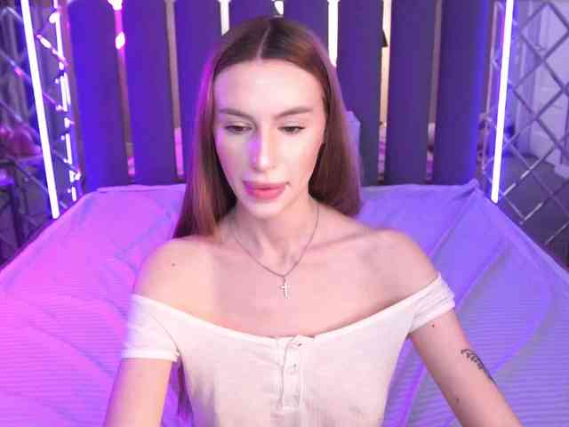 SnowWhiteee webcam