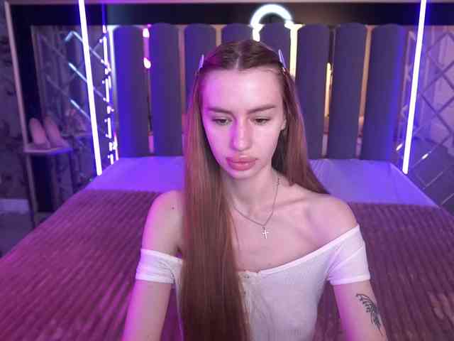 SnowWhiteee webcam