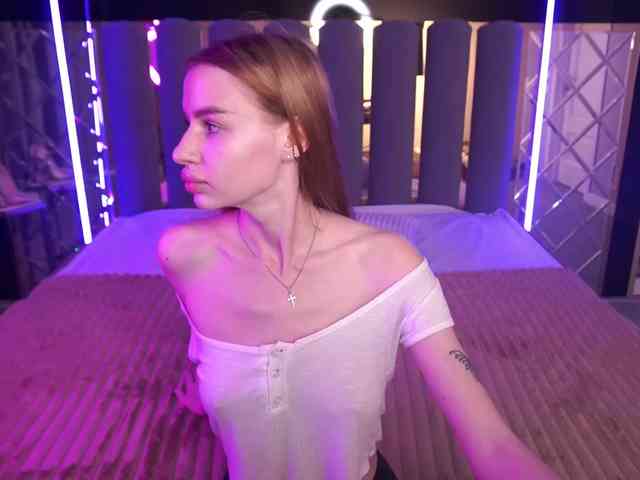 SnowWhiteee webcam