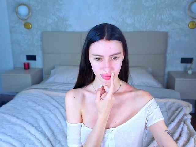 SnowWhiteee webcam