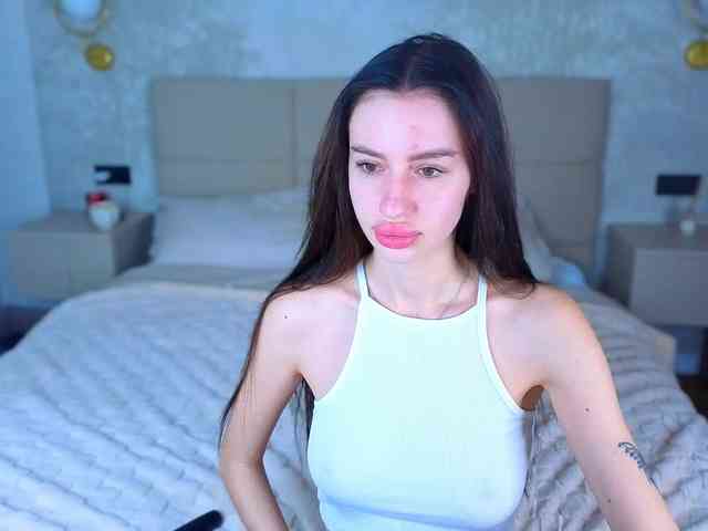 SnowWhiteee webcam