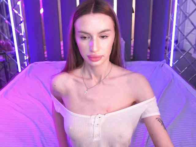 SnowWhiteee webcam