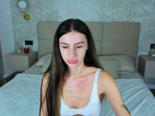 SnowWhiteee webcam