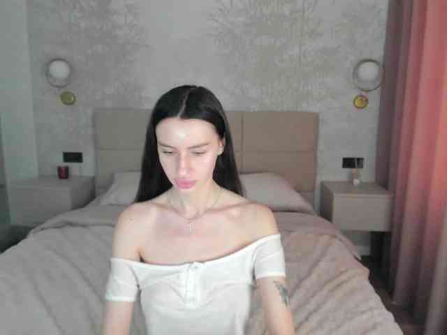 SnowWhiteee webcam