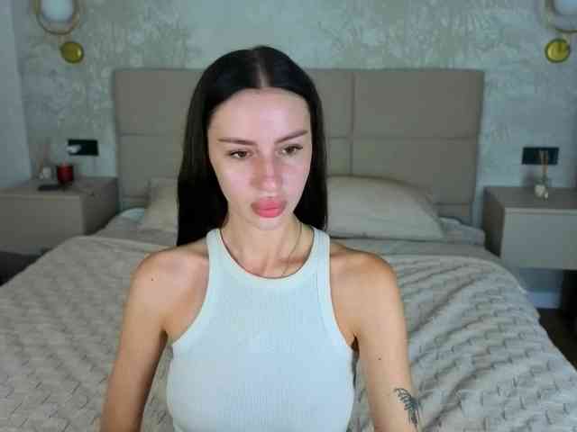 SnowWhiteee webcam