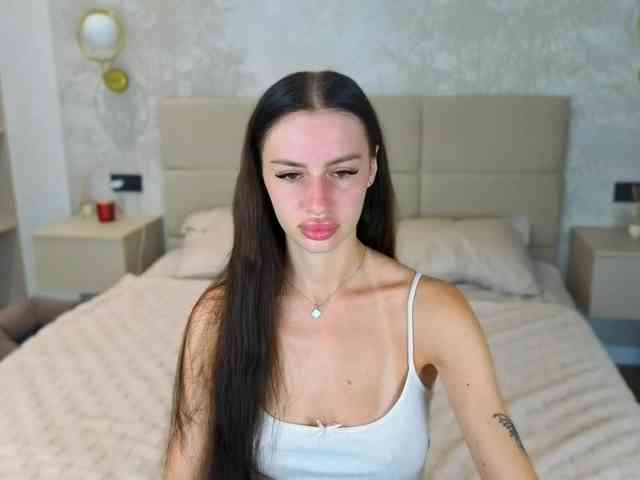 SnowWhiteee webcam