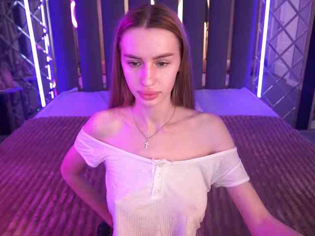 SnowWhiteee webcam