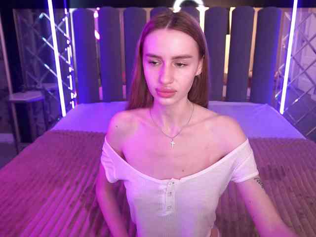 SnowWhiteee webcam