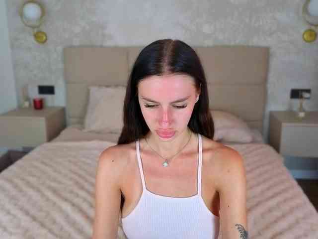 SnowWhiteee webcam