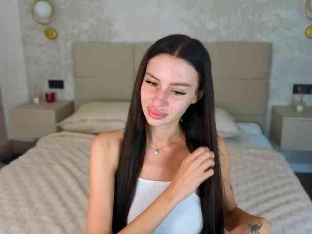 SnowWhiteee webcam