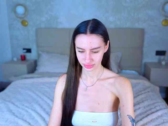 SnowWhiteee webcam