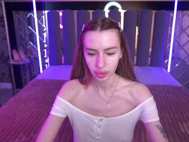 SnowWhiteee webcam