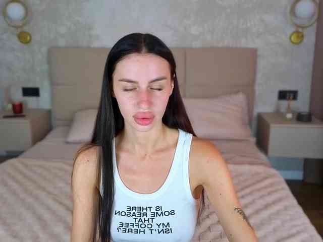 SnowWhiteee webcam