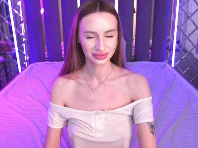 SnowWhiteee webcam