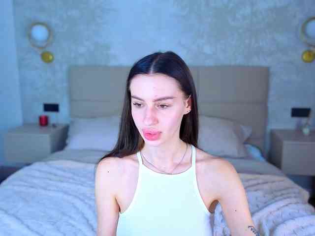 SnowWhiteee webcam