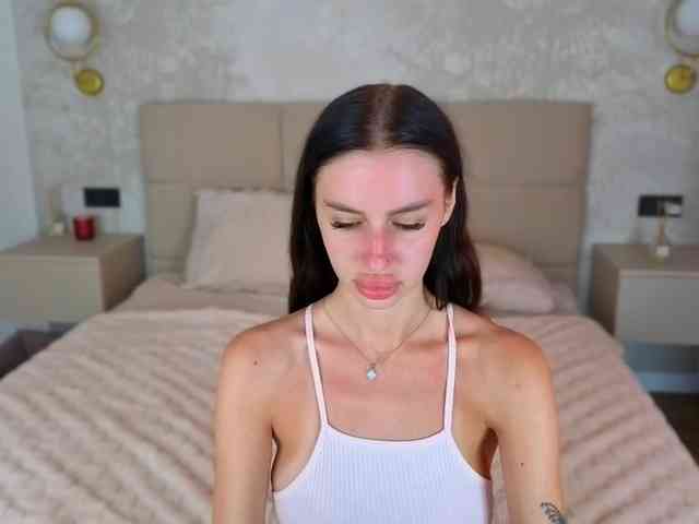 SnowWhiteee Live Webcam on BongaCams