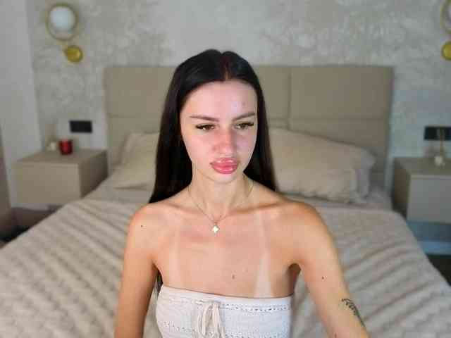 SnowWhiteee webcam