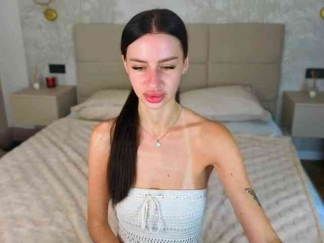 SnowWhiteee webcam