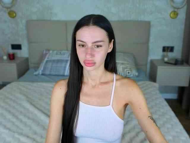 SnowWhiteee webcam
