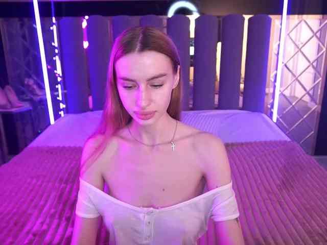 SnowWhiteee webcam