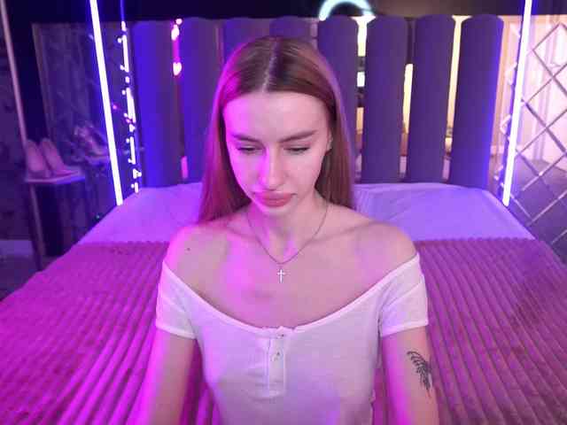 SnowWhiteee webcam