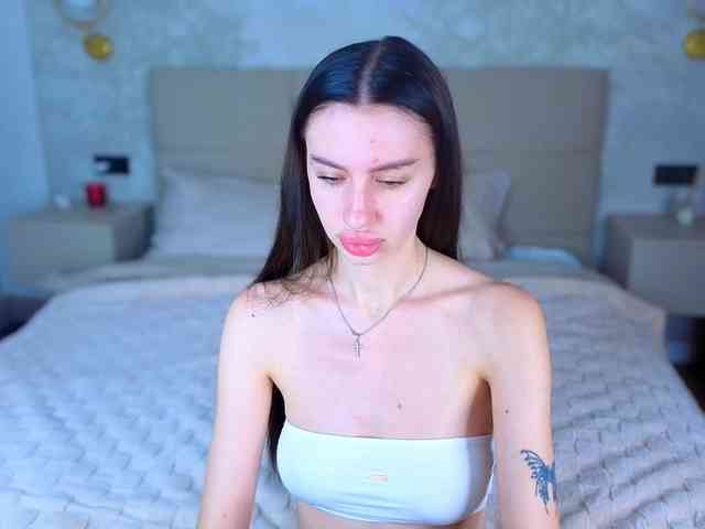 SnowWhiteee webcam