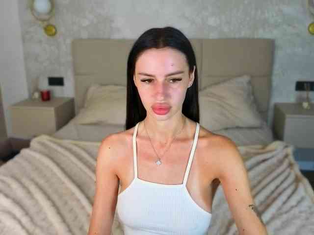 SnowWhiteee webcam