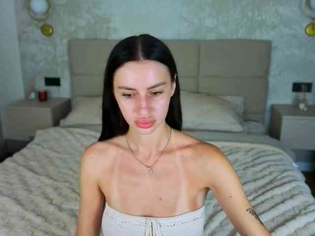SnowWhiteee webcam