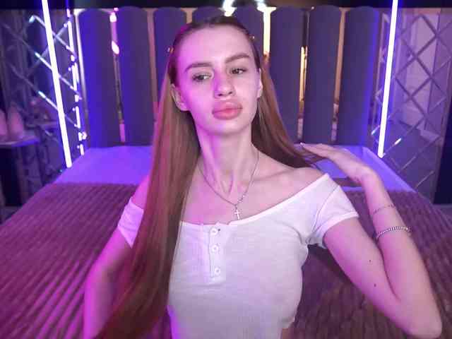 SnowWhiteee webcam