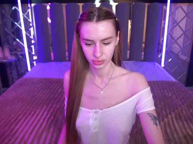 SnowWhiteee webcam
