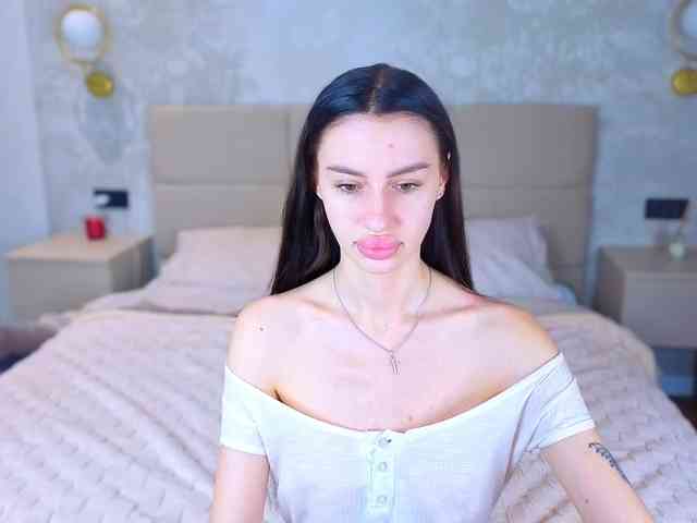 SnowWhiteee webcam