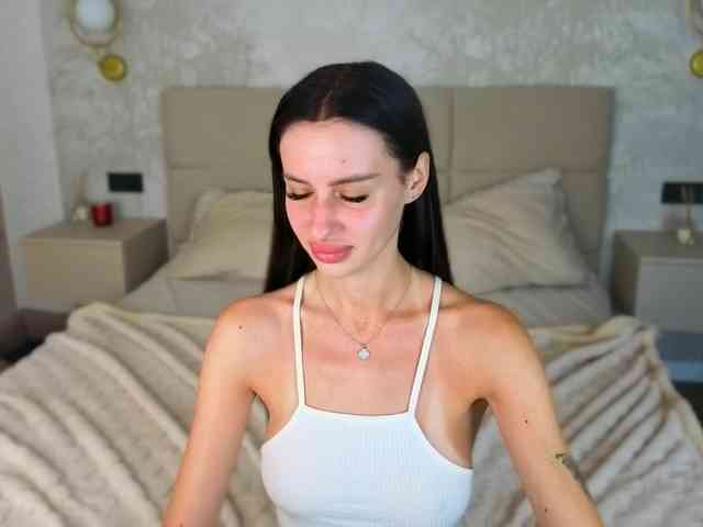 SnowWhiteee webcam