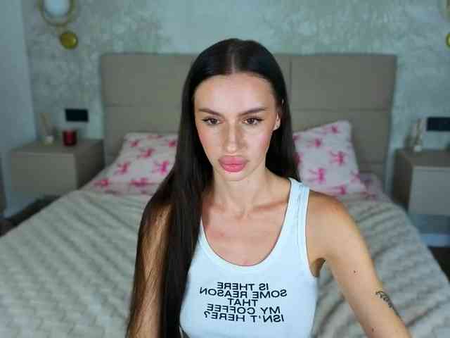SnowWhiteee webcam