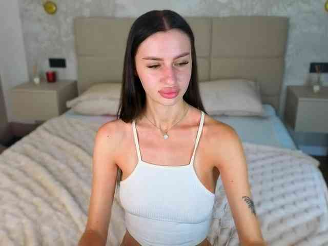 SnowWhiteee webcam