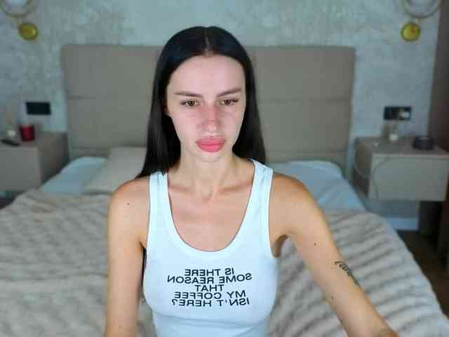 SnowWhiteee webcam