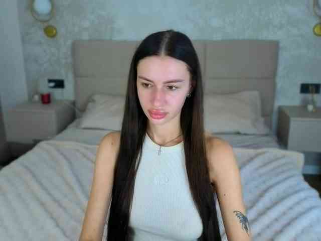 SnowWhiteee webcam