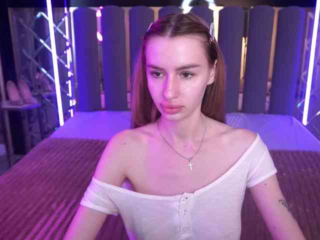 SnowWhiteee webcam
