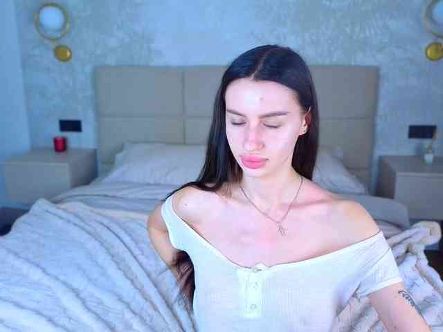 SnowWhiteee webcam