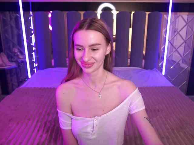 SnowWhiteee webcam