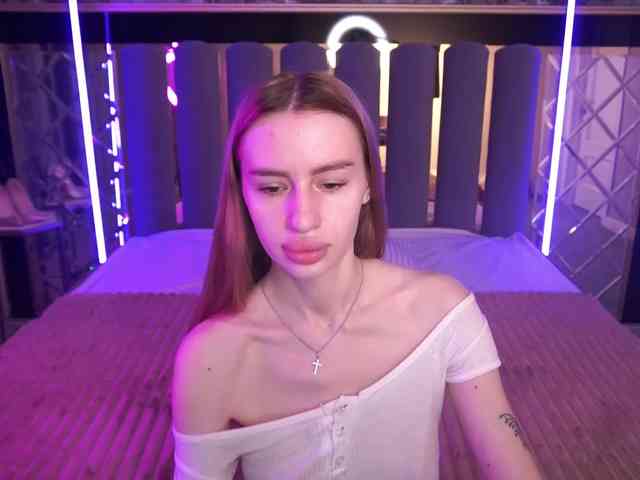 SnowWhiteee webcam
