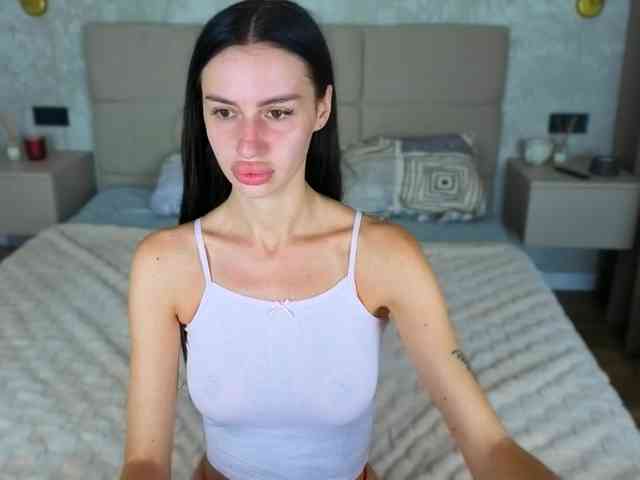 SnowWhiteee webcam
