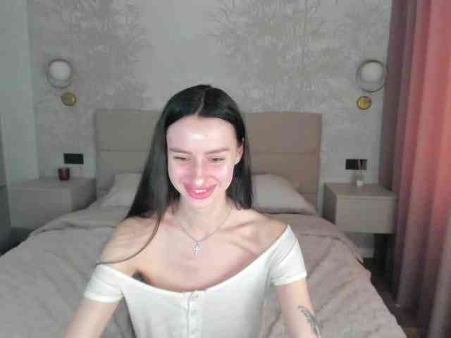 SnowWhiteee webcam
